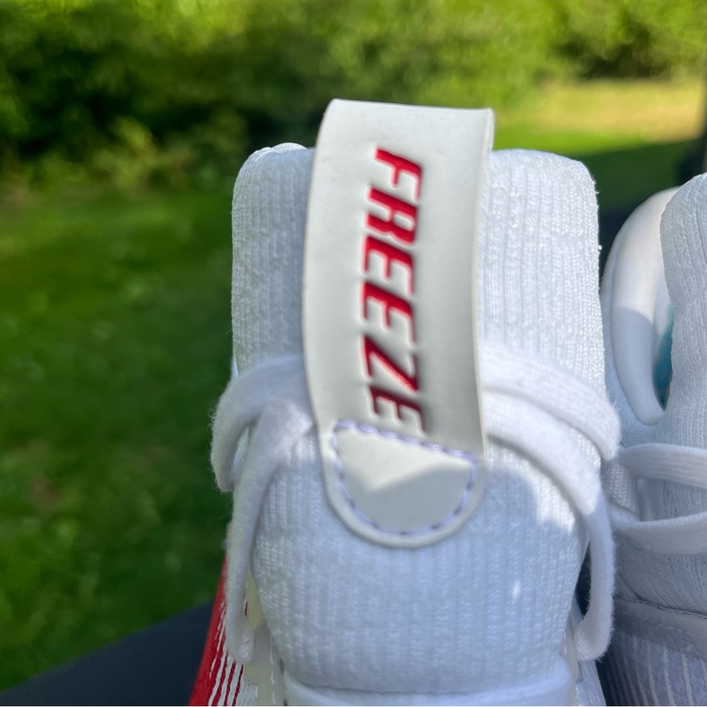 (Sz 9) New Balance White/Red Rugby or Soccer Cleats. - Picture 6 of 8